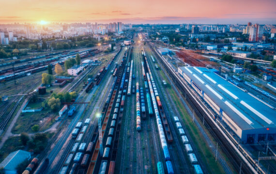 Orchestrating Logistics Flows for Seamless Door-to-Door Delivery